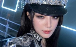 手游走在腿的最里面小说